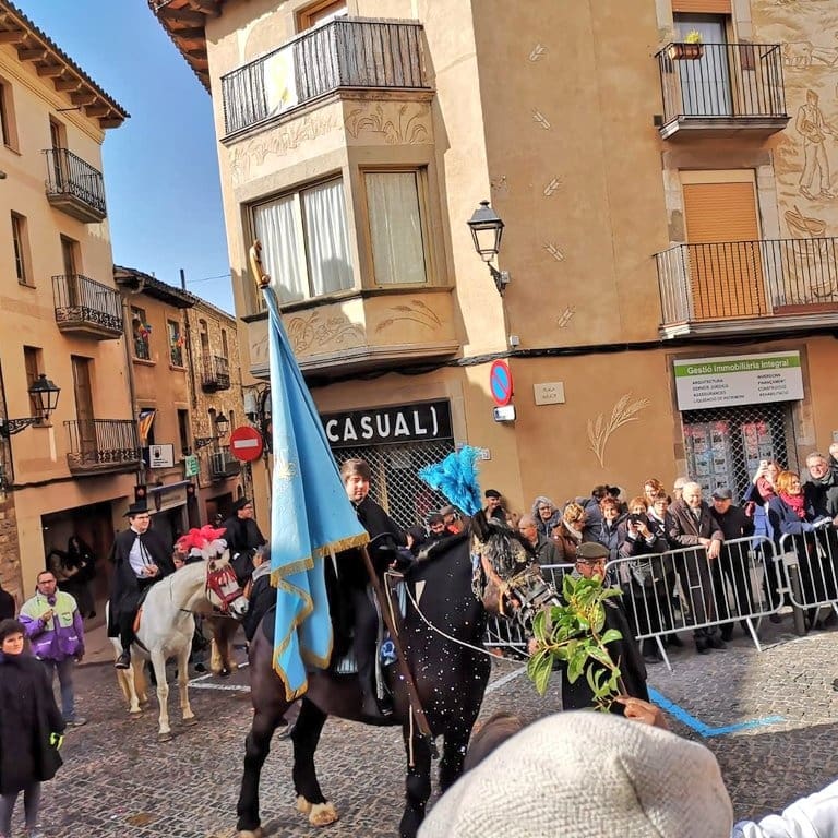 TresTombsMoia's tweet photo. 🐴🐮🚜 Tornen els Tres Tombs de Moià en honor a Sant Antoni Abat!

💉Gràcies a la millora de les dades epidemiològiques, si les condicions ho permeten, podrem celebrar la propera edició dels Tres Tombs de Moià el diumenge 30 de gener de 2022.

▶️ Participacions del número 03411! https://t.co/nh6mCrb5At