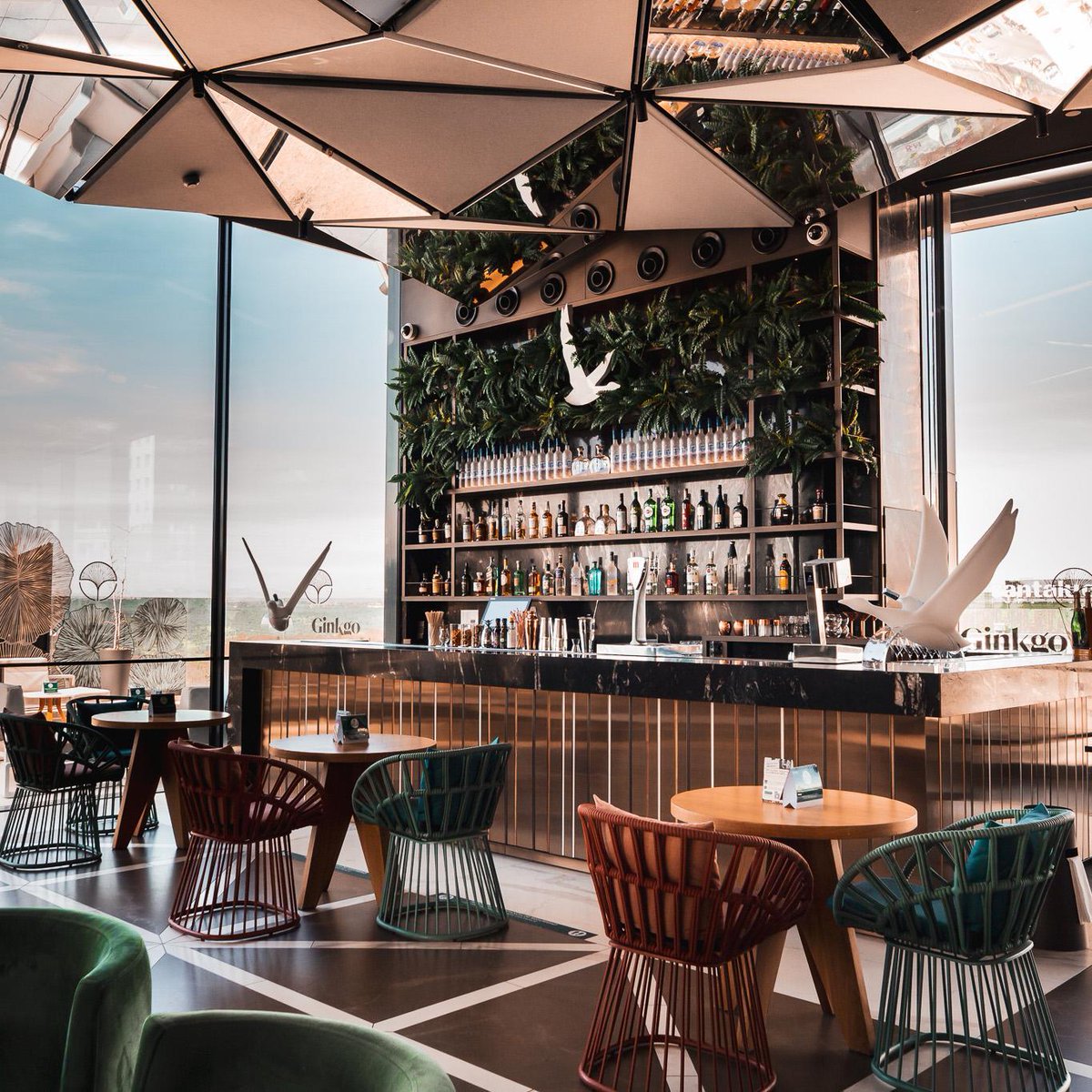 🎉SORTEO🎉 Sorteamos una entrada doble para nuestro evento 'Noche en el cielo' el 10 de noviembre a las 20h en Ginkgo Sky Bar. Para participar:
1️⃣ Seguir <a href="/TimeOutMAD/">Time Out Madrid</a>
2️⃣ RT
3️⃣ Rellenar formulario 👉 time-out.involve.me/sorteig-ginkgo… (Paso IMPRESCINDIBLE)
⭕ Sorteo activo hasta el 8/11/2021.