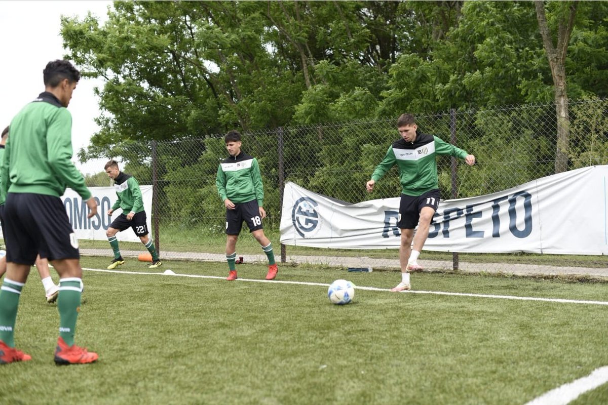 banfieldjuvenil's tweet photo. #RESERVA| Los jugadores ya realizan la entrada en calor 💪🏼

#VamosTaladro 🇳🇬 #VamosLosPibes https://t.co/2RwWtnxe08