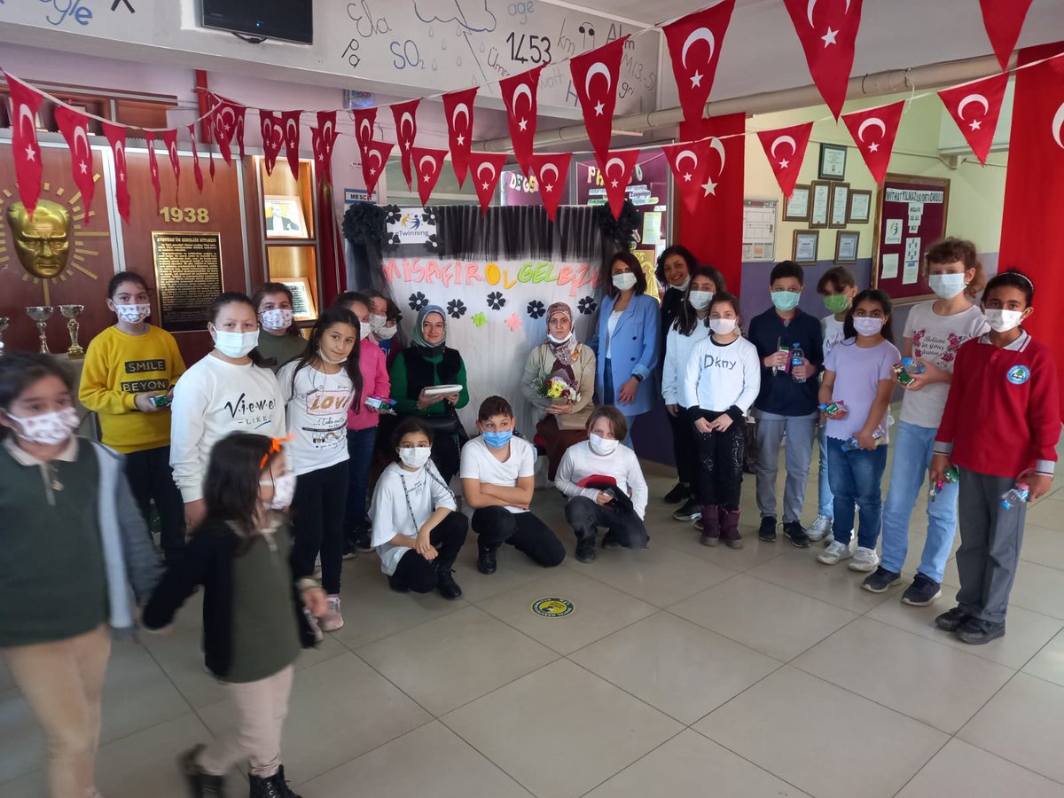 Çarşamba ilçesi Mithat Yılmaz İlk-Ortaokulu koordinatörlüğünde "Misafir Ol Gel Bize" eTwinning proje çalışmaları başladı. Emeği geçen öğretmenlerimizi tebrik ederiz. <a href="/samsunmem/">Samsun İl Milli Eğitim Müdürlüğü</a> <a href="/gokhanmurat1/">Murat YİĞİT</a> <a href="/MustafaOzdmr55/">Mustafa Özdemir</a> <a href="/halilkanat/">Halil KANAT</a> <a href="/yuduf_tanrioven/">Yusuf tanrioven</a>