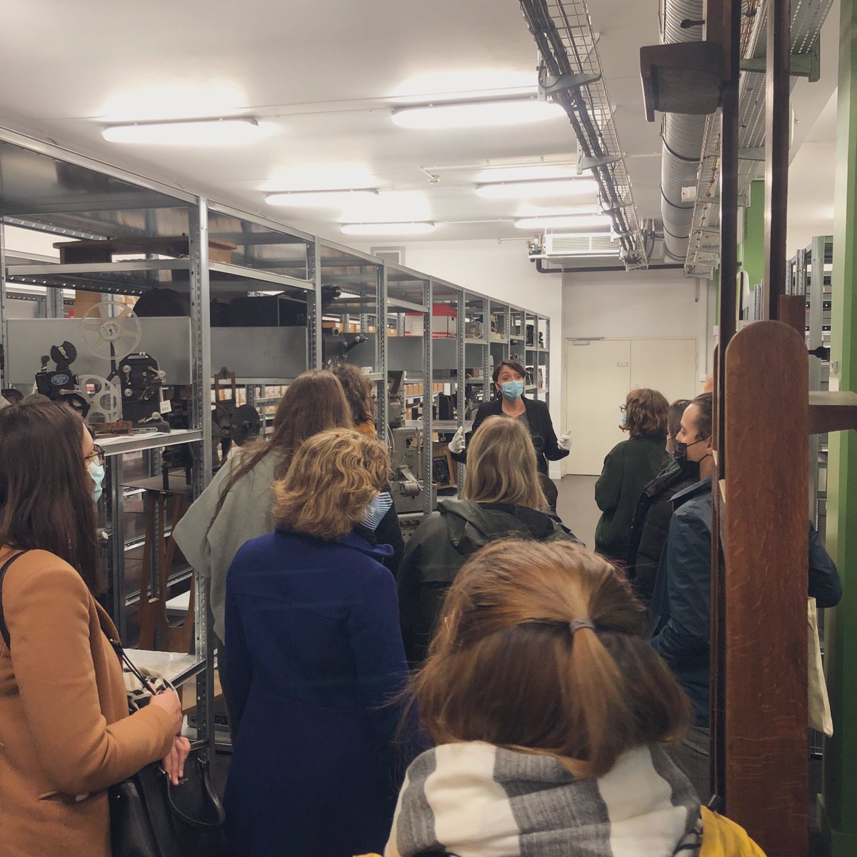 Les Museomixeurs de #Msxndie sont beaucoup trop au taquet ! Après le musée Beauvoisine, visite express des réserves du <a href="/MuseeEducation/">MUNAÉ</a> énorme non ?!! Merci à eux et <a href="/reseau_canope/">Réseau Canopé</a> pour l’accueil 🙏 #museomix