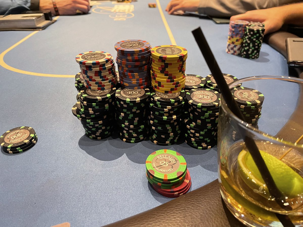 MasatoYokosawa's tweet image. 元手1500＄からスタートして1-3を打ってた約4ヶ月後に、テーブルに1000万円置いてポーカーしてるとは、思いもしませんでした。
今回のベガス編も取れ高だらけなので
僕も動画観るの楽しみです。