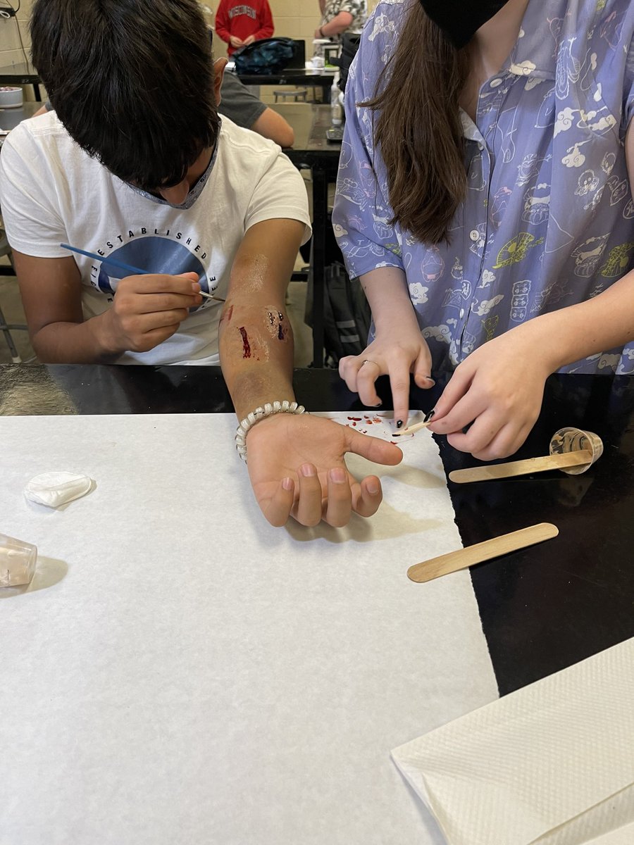 sramason123's tweet photo. Last week we read, retold &amp; wrote an essay on urban legends. To end it, we collaborated with @chrisscrews Special FX class for a live tutorial from him &amp; his students! Students got to try it themselves afterwards. @PVHigh art dept is the best! #esl #jefcoed @JEFCOED @jefcoedESL https://t.co/GjVs2aOiC2