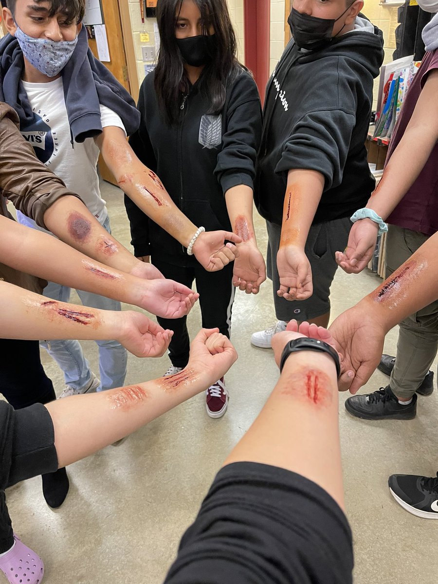 sramason123's tweet photo. Last week we read, retold &amp; wrote an essay on urban legends. To end it, we collaborated with @chrisscrews Special FX class for a live tutorial from him &amp; his students! Students got to try it themselves afterwards. @PVHigh art dept is the best! #esl #jefcoed @JEFCOED @jefcoedESL https://t.co/GjVs2aOiC2