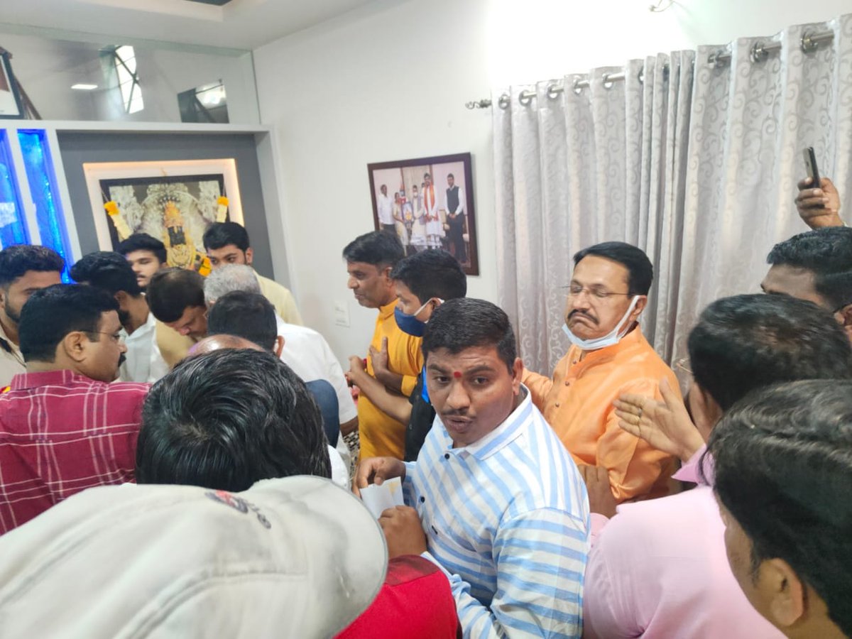 AIRAAAOFFICIAL's tweet photo. Today our Maharashtra Railway Apprentice Gyaneswar Songir met hon'ble MLA @Dev_Fadnavis in his office &amp; submitted a memorandum regarding our absorption matter. Kudos to him 👏 &amp; keep supporting guys one day we'll achieve our goal sure✌️.
@AshwiniVaishnaw @ShivaGopalMish1 @IR_CRB https://t.co/2H2fiIOxcg