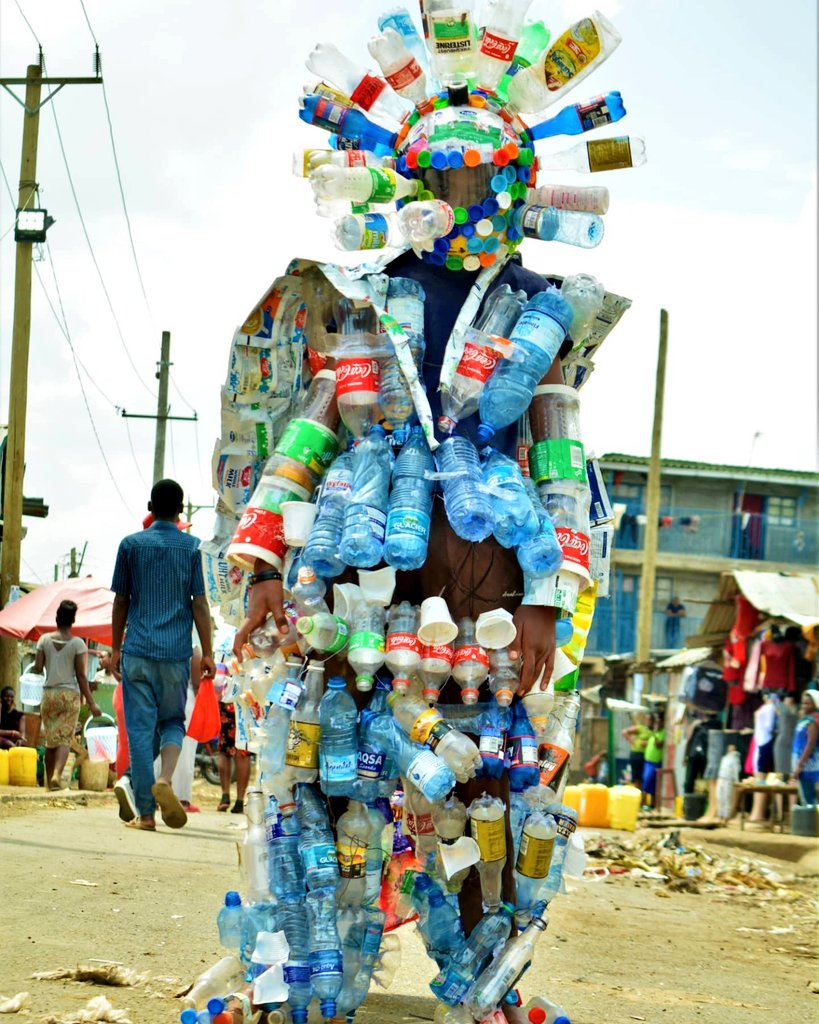 UoPPlastics's tweet photo. The 'Total Trash Talisman' is @COP26 in the #GreenZone to show the link between #plasticsandclimate!
Meanwhile 'Jitu La Taka' (Waste Monster) roams Mukuru, #Nairobi. Our amazing partners @mukuruYI raising awareness 🙌🌏
#plastic #climate #COP26Plastics #COP26Glasgow #COP26 https://t.co/O3klFtKRS9
