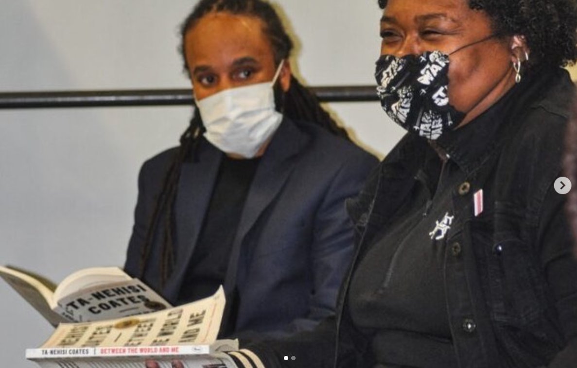 MarthasTableorg's tweet image. Every Tuesday at Martha’s Outfitters, community members gather to explore literature, bridge connections, &amp;amp; create positive, sustainable movements in their communities. They are the Community Changemakers Book Club. Visit our blog to learn more: bit.ly/3GR0BOf