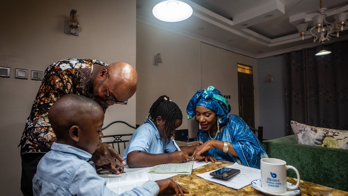 BBOXX_HQ's tweet photo. ☀️As consumer demand for #cleanenergy options ramps up globally, it’s important to shine a light on the consumer in Africa in particular, leading the way in #sustainableliving!
➡️Read more in our CEO @MansoorHamayun's latest blog https://t.co/bA0KNt7PTE
#dontcopout #COP26 https://t.co/yyZURcJXfh