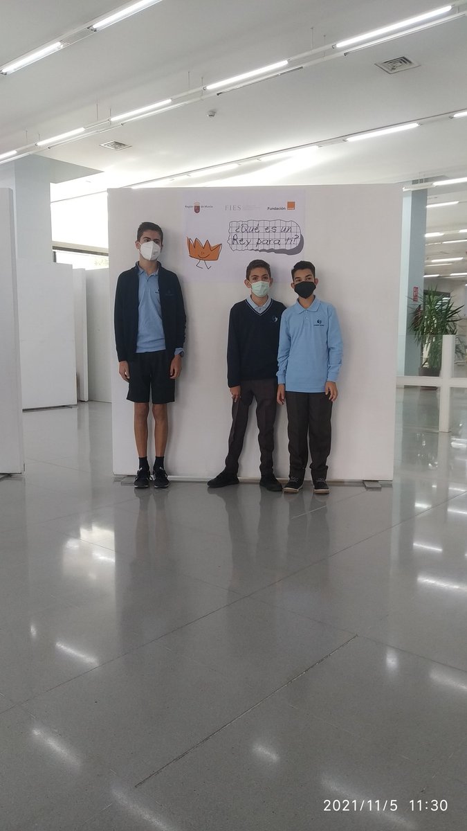 chorchy1's tweet photo. @ColegioSalzillo Álvaro, Alberto y Alejandro, finalistas en el acto del concurso qué es un Rey para tí, enhorabuena chicos#bibliotecaregional#queesunreyparati#regiondemurcia https://t.co/X5RBcYgfjw