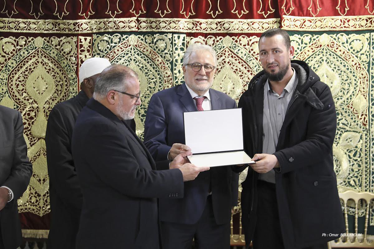 Hier soir à la <a href="/mosqueedeparis/">Grande Mosquée de Paris</a>, les étudiants de la 1ère promo de notre #certificat en #Finance #islamique organisaient avec succès la table-ronde « L’Éthique et l’Entrepreneuriat », avant de recevoir leurs diplômes des mains du recteur <a href="/ChemsHafiz/">Hafiz Chems-eddine</a> et du président de <a href="/FinanciaBS/">Financia Business School</a>.
