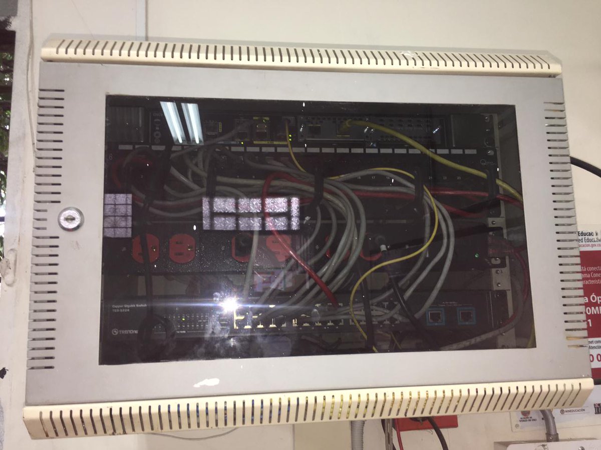 IETIjoseantonio's tweet photo. Evidencia del trabajo realizado por los estudiantes de Técnica DE SISTEMAS de grado 11, Tenemos un proyecto que conlleva un mejoramiento en la sala. https://t.co/TCQ55nxiAG #Tecnologia #TécnicaEnSistemas #Estudiantes #PáginaWeb #ProyectoDeGrado #GalánAprende @minutotecno https://t.co/7mjVettnMj