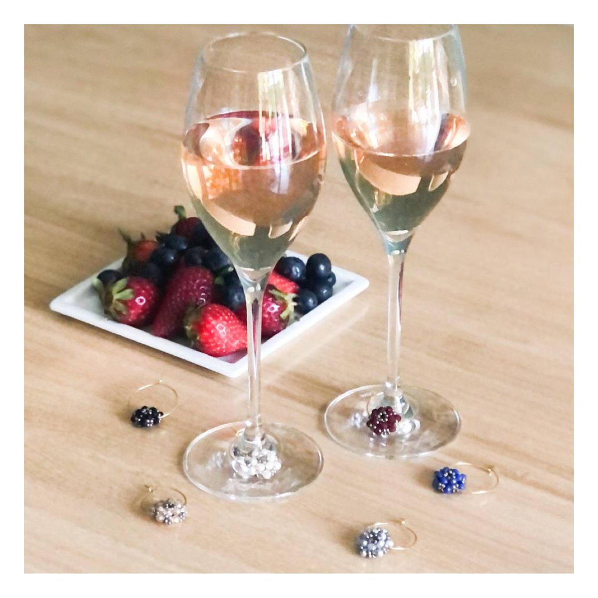 celebrar_co's tweet photo. Miren está maravilla
Identificadores de copas, hechos en cristales .
Un regalo delicado y exclusivo
Sigue 15% de descuento todo el fin de semana
https://t.co/RqIwxUhafl
#ViernesDeGanarSeguidores #BuenViernes #Ciberdays #BlackFriday #buenfindesemana https://t.co/fUe3gvE2d4