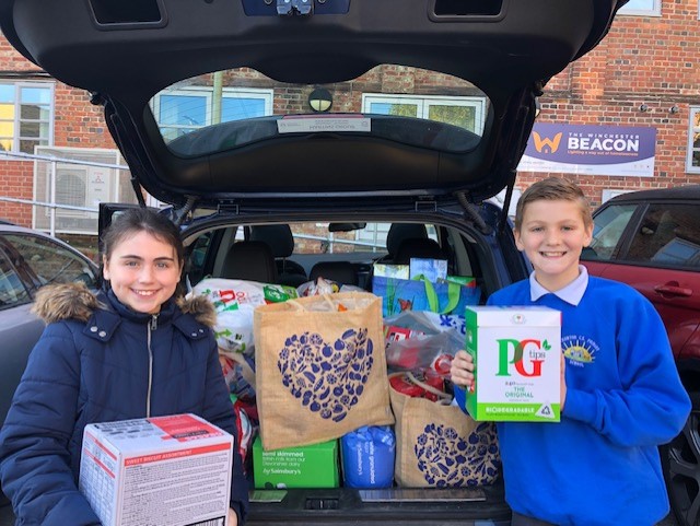 CeChawton's tweet photo. Delivering our school's contribution to @WinBeacon to ensure everyone has a hot cup of tea and a biscuit - especially important at this time of year! Thank you to our whole community for donating so generously. https://t.co/CEJlXDiGzr
