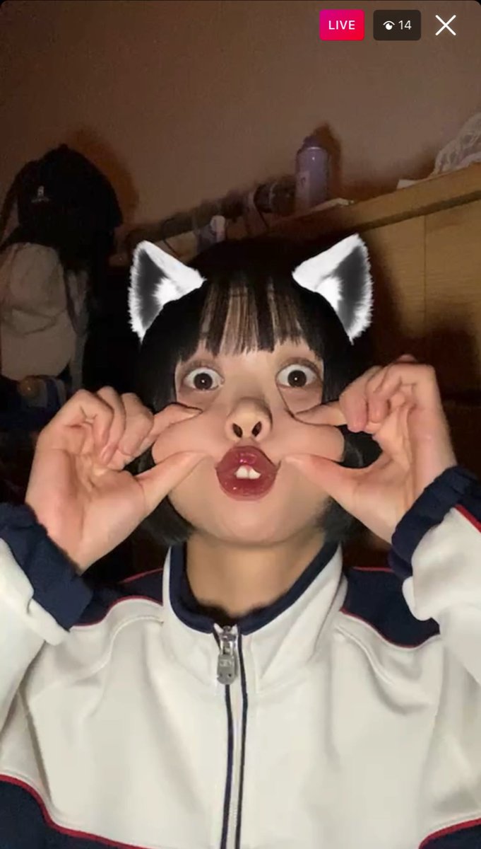 tetusz's tweet photo. 頭の後ろ手組みミキ
ハダカデバネズミっぽいミキ
手作り耳カチューシャを説明するミキ
ミキ!!!
#SOMO2_miki
#アルティメットミキ
#可愛さ拡散中
#somosomo https://t.co/UTapYl4ar8