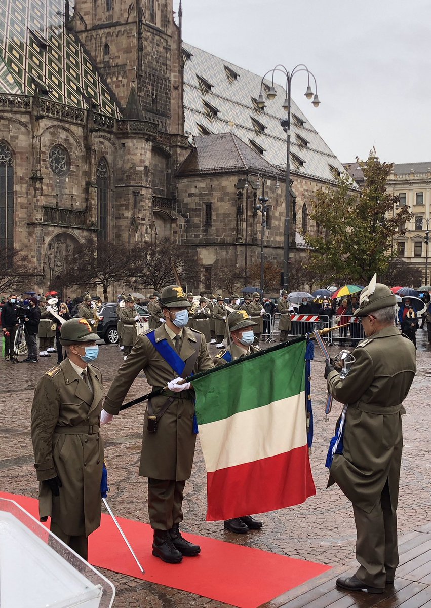 Flavia_Virilli's tweet photo. #4novembre #forzearmate #terzodamontagna #crocealmerito 🇮🇹❤️@Esercito #regioneFVGit https://t.co/5QPPkSewhv