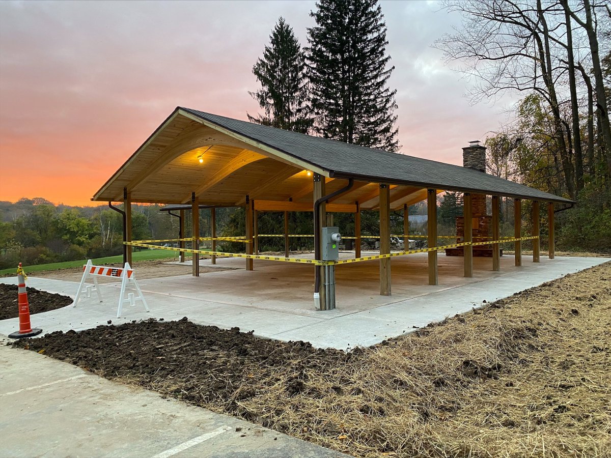 Pinnaclebuilds's tweet photo. Happy Friday from the gorgeous Forest Ridge Pavilion in Moreland Hills! Pending final lighting fixtures, this project will soon be complete. It won't be long before this beauty shines like the Griswold family Christmas tree. #ThePinnacleWay #itsabeaut https://t.co/kuT1TsSA4o