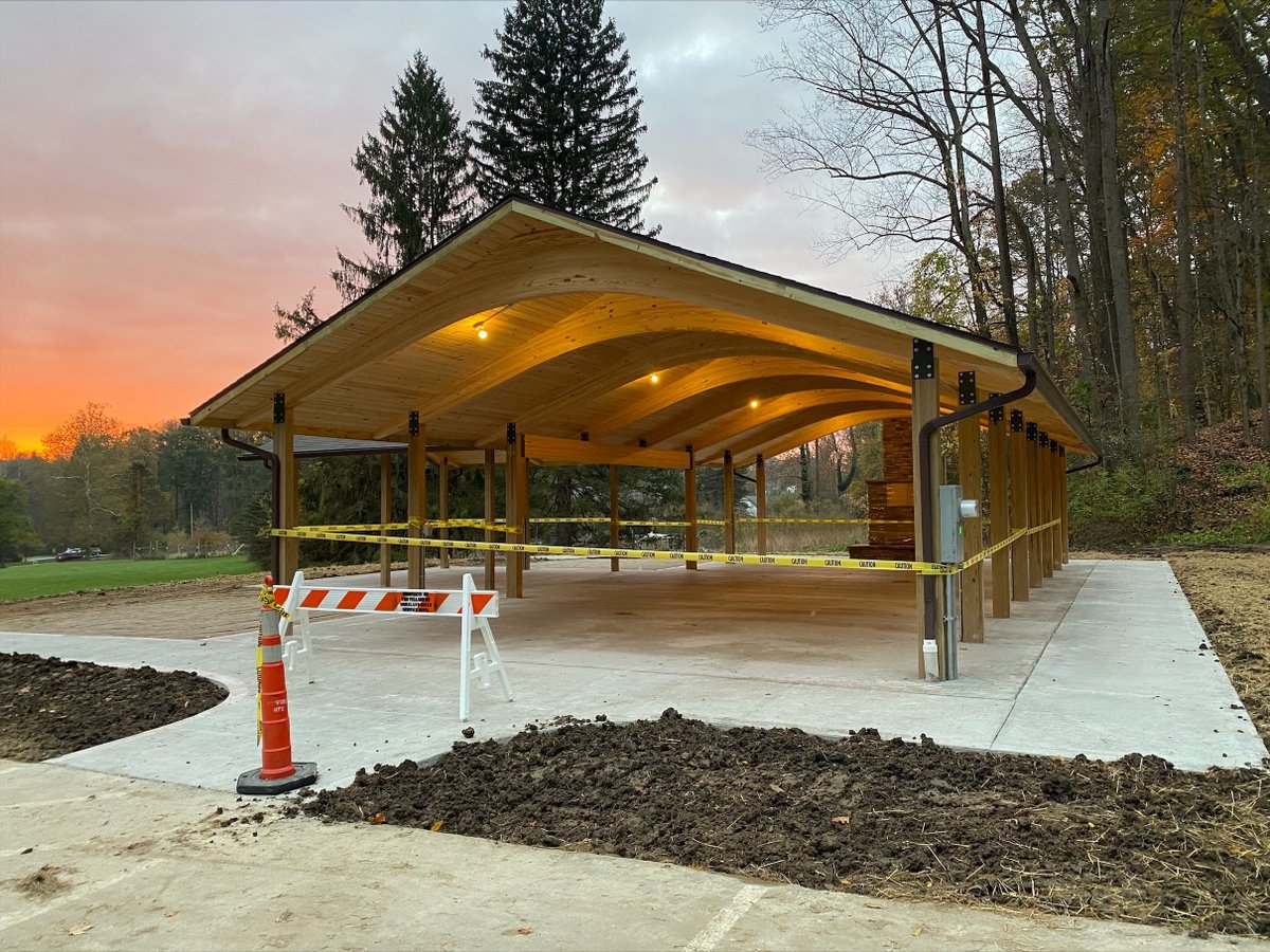 Pinnaclebuilds's tweet photo. Happy Friday from the gorgeous Forest Ridge Pavilion in Moreland Hills! Pending final lighting fixtures, this project will soon be complete. It won't be long before this beauty shines like the Griswold family Christmas tree. #ThePinnacleWay #itsabeaut https://t.co/kuT1TsSA4o