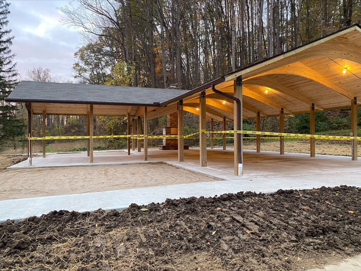 Pinnaclebuilds's tweet photo. Happy Friday from the gorgeous Forest Ridge Pavilion in Moreland Hills! Pending final lighting fixtures, this project will soon be complete. It won't be long before this beauty shines like the Griswold family Christmas tree. #ThePinnacleWay #itsabeaut https://t.co/kuT1TsSA4o