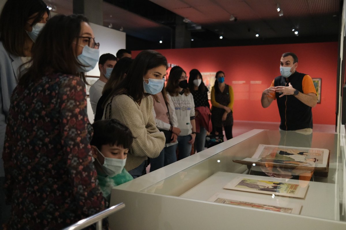 innn's tweet photo. Visita en familia a @CaixaForum para seguir aprendiendo con la exposición #CartelesVidaModernaCaixaForum 💛  Un must para los enamorados del arte y el contexto cultural en el que vivimos.

https://t.co/NA11revb5S https://t.co/3ILWox64TA
