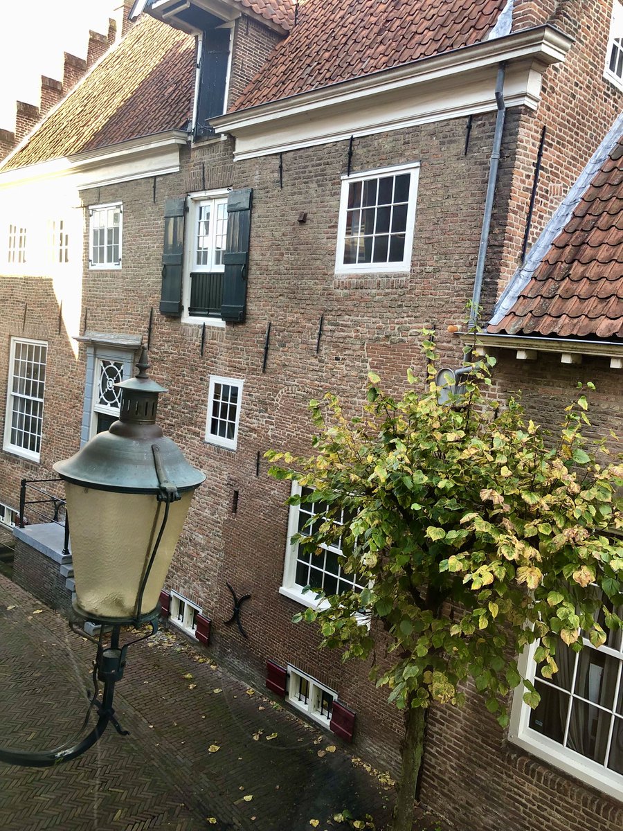 RositaSteenbeek's tweet photo. Uitkijkjes vanuit mijn moeders nieuwe onderkomen. #Muurhuizen, Amersfoort https://t.co/mI3TYclx2U