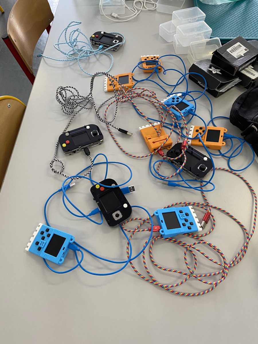 apprentiscodeur's tweet photo. Ateliers programmation de Consoles de jeux . Centre de loisirs. Paris 09. }#Microsoft # arcade Makecode https://t.co/V0RfHAPCQ0