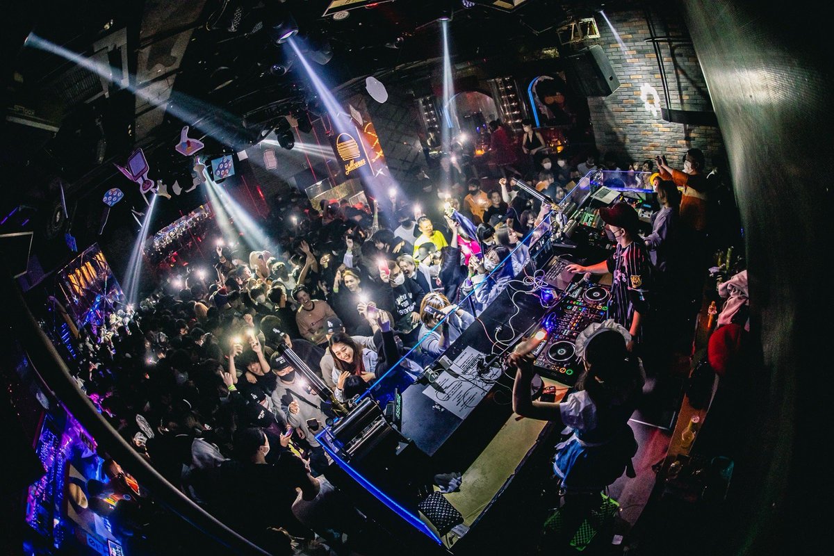 BAMBI OPEN😍‼︎
今夜は金曜BAMBI🔥

最高の"音楽"と"元気"を
お届けするフライデーバンビ🎉
#ハジけようぜ🔥✨🥳

"朝5時まで"
最高パーティー開始🪅‼︎

#BAMBI #エナジーチャージ
#バンビ #モンスタークラブ
#金曜日 #金曜バンビ