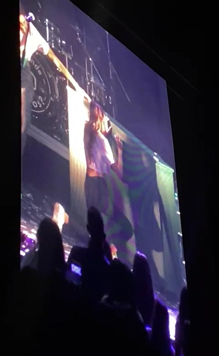 AbrilPM8's tweet photo. Pero que noche tan increíble, @MoratBanda gracias por esto 🥺 @gnrlmvm https://t.co/vWtPVqBG1V