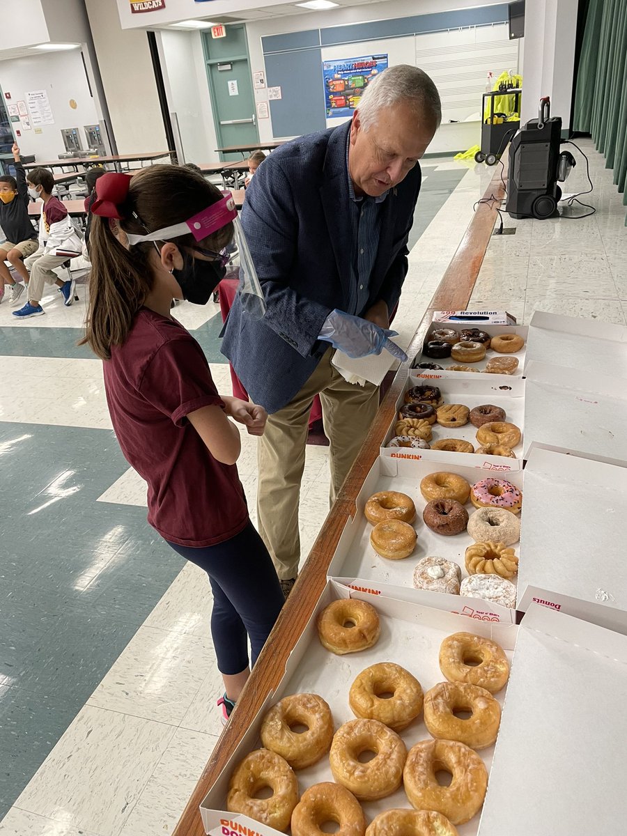 It’s been a busy day already for our CEO, Gary Vien(Suncoast Credit Union)!  Looking forward to a fun-filled day! <a href="/HillsboroughSch/">Hillsborough Schools</a> <a href="/Gary_Vien/">Gary Vien</a> <a href="/Hillsedufnd/">Hillsborough Education Foundation</a> 
#onedayofchange #CEOSinschools