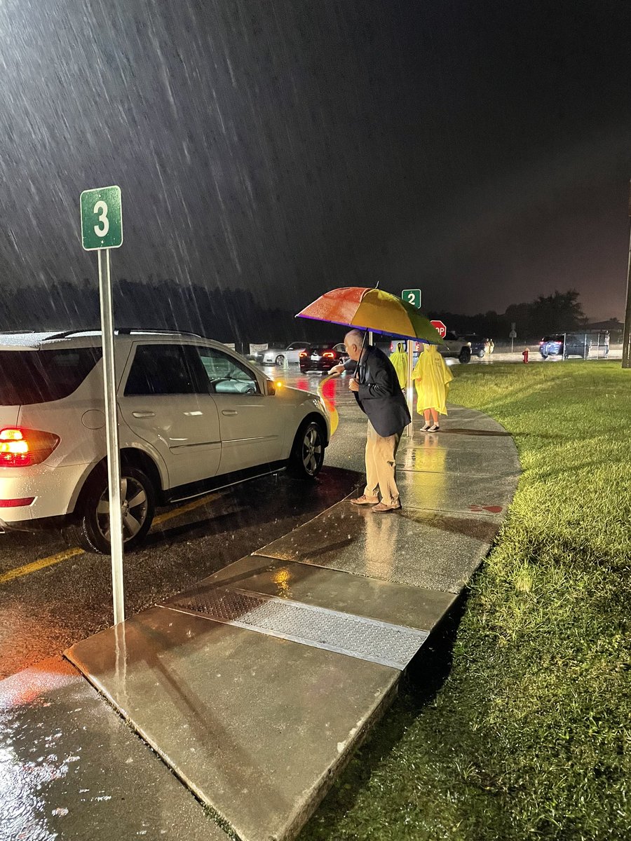 PrideElem's tweet photo. It’s been a busy day already for our CEO, Gary Vien(Suncoast Credit Union)!  Looking forward to a fun-filled day! @HillsboroughSch @Gary_Vien @Hillsedufnd 
#onedayofchange #CEOSinschools https://t.co/Aes19KiCWs
