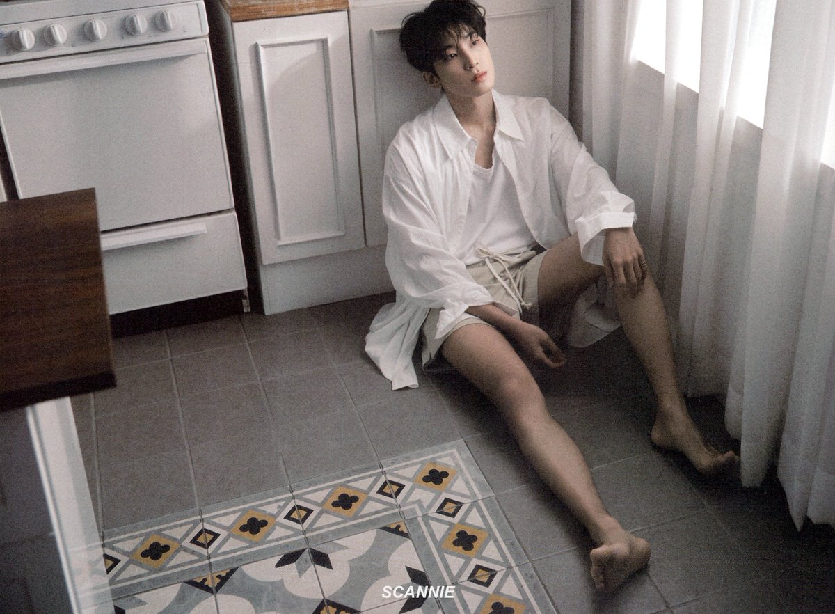 iam_scannie's tweet photo. Attacca Op.1 SCAN 아타카 자켓 스캔 #원우 https://t.co/FtOdd8NbFS
