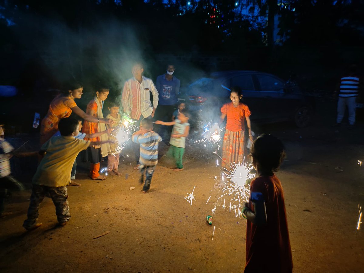 imagine_trust's tweet photo. The #ImagineTrust and #ImagineClothesBank wish everyone a very happy Diwali. A day of sharing joy by the #Imagine volunteers. 
@nitin2kool @prem2kl https://t.co/Ex8ns8UEio