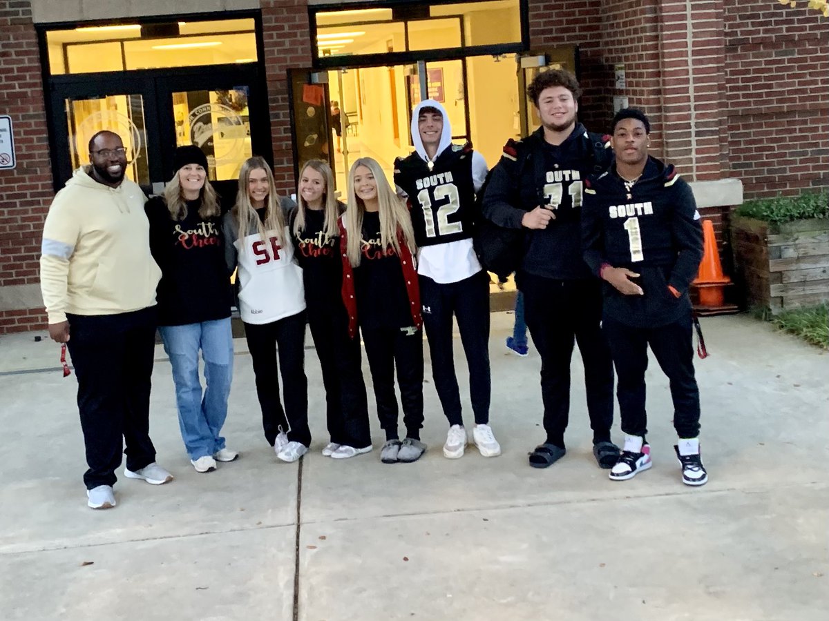 SPHSCheer1's tweet photo. It’s game day and SENIOR NIGHT!  Good morning from the elementary car rider line!  Thank you to our juniors who came out this morning!  Go Spartans - beat ALX! https://t.co/rmIV0koyr4