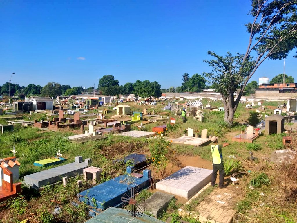 AlcaldiaAnaco's tweet photo. ¡Así Avanzamos en la Limpieza del Cementerio de la Calle Sucre!

El compromiso del equipo de #AnacoLimpio💚 es evidente, su esfuerzo por mantener desmalezadas estos espacios es el trabajo del dia a día en pro del bienestar de nuestra ciudad

#ConstruyendoFuturo con @LuisGuevaraM_ https://t.co/2kUNvZVfUr