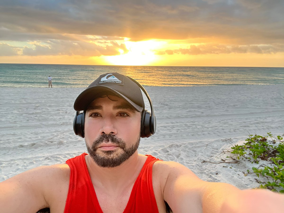 walterpaddy's tweet photo. Happy Friday! 
#TGIF #fridayvibes https://t.co/MJGf2GVDhw