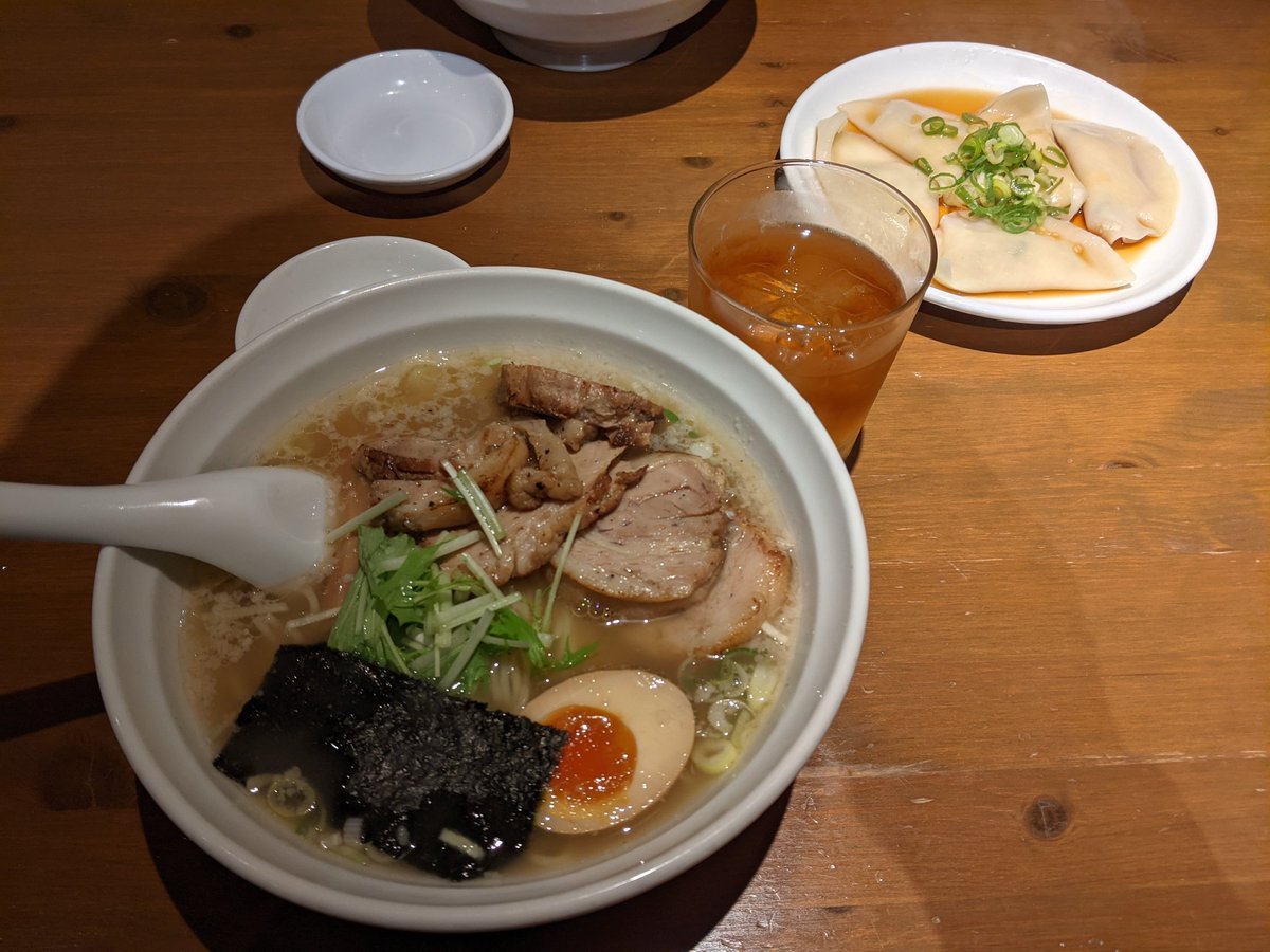 mypace_acorn's tweet photo. 三重で会った日本一周人が茨城に来たので今日は家に泊まってもらって旅の話を聞かせていただきます✌️バンジー付き添ってきた。次は俺も飛ぶ!! https://t.co/proOrRtwNq
