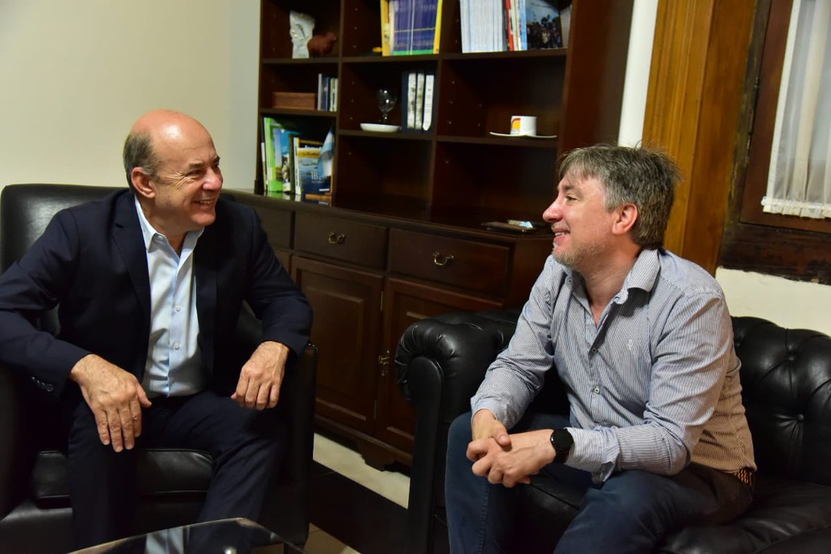gacanteros's tweet photo. Recibí la visita de @DiegoTipping Presidente de @CruzRojaArg con quién, a lo largo de estos 8 años de mi gestión, trabajamos mancomunadamente en proyectos con beneficios para todos. 
Lo seguiremos haciendo en vista al periodo pos pandemia que nos espera. https://t.co/TJ7HEZeea4