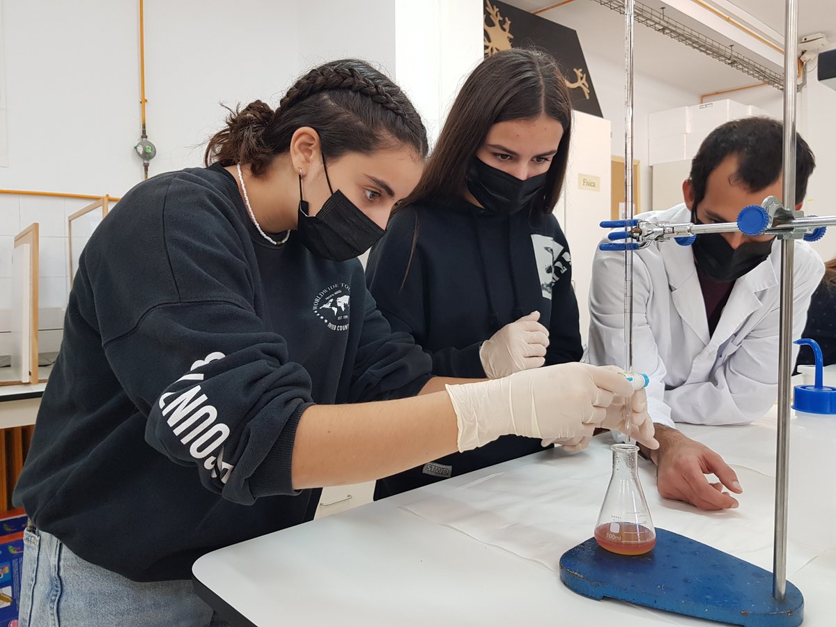 UIBuniversitat's tweet photo. 👧👦Avui han començat les activitats #SeràsUIB de #Demolab, #Demotec i #Arqueòdrom!
🔬⚙️🦴 Un seguit de propostes per a estudiants de primària i secundària per despertar la seva curiositat per aquests àmbits de coneixement.
Més informació ➡️ https://t.co/hnQgYEeS4y https://t.co/Y5e9rGJVnV