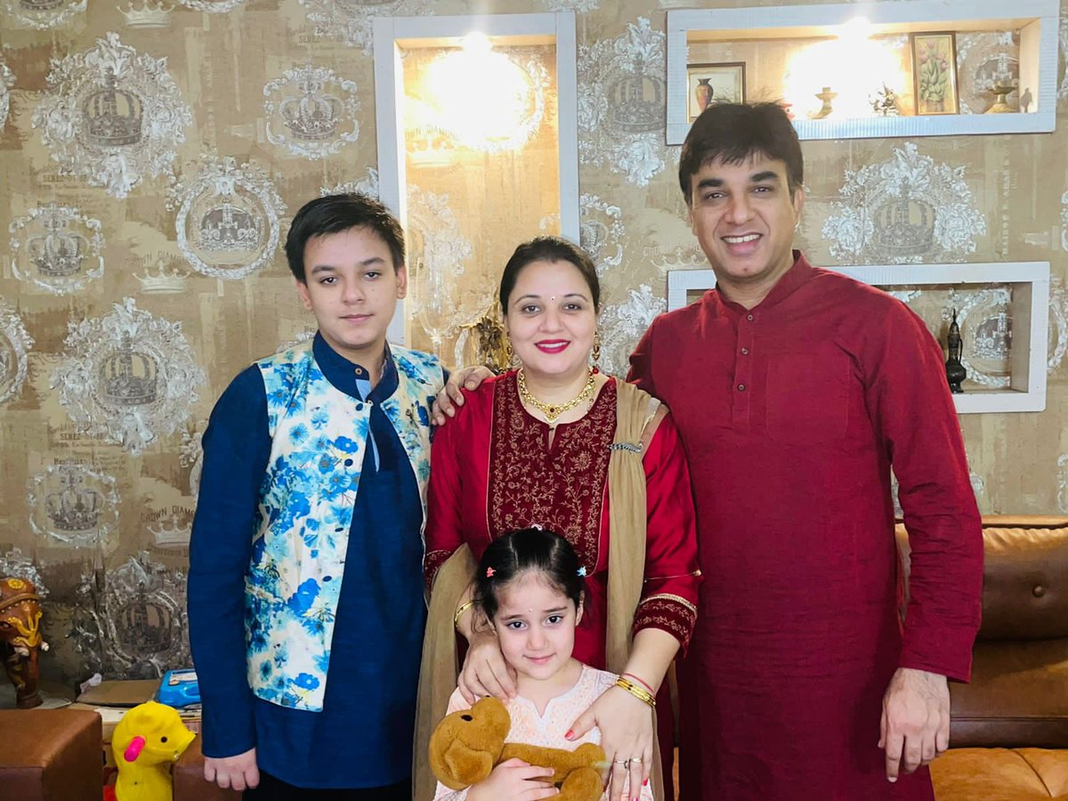 veneett's tweet photo. #Diwali https://t.co/kmQX0S99Gv