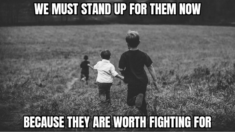 WeThePeople021's tweet image. In Chicago, they are closing schools next Friday, so children can go get vaccinated. 

To any parents giving their kids this vaccine, if something happens to them, don&apos;t post videos blaming the jab. #BlameYourself!