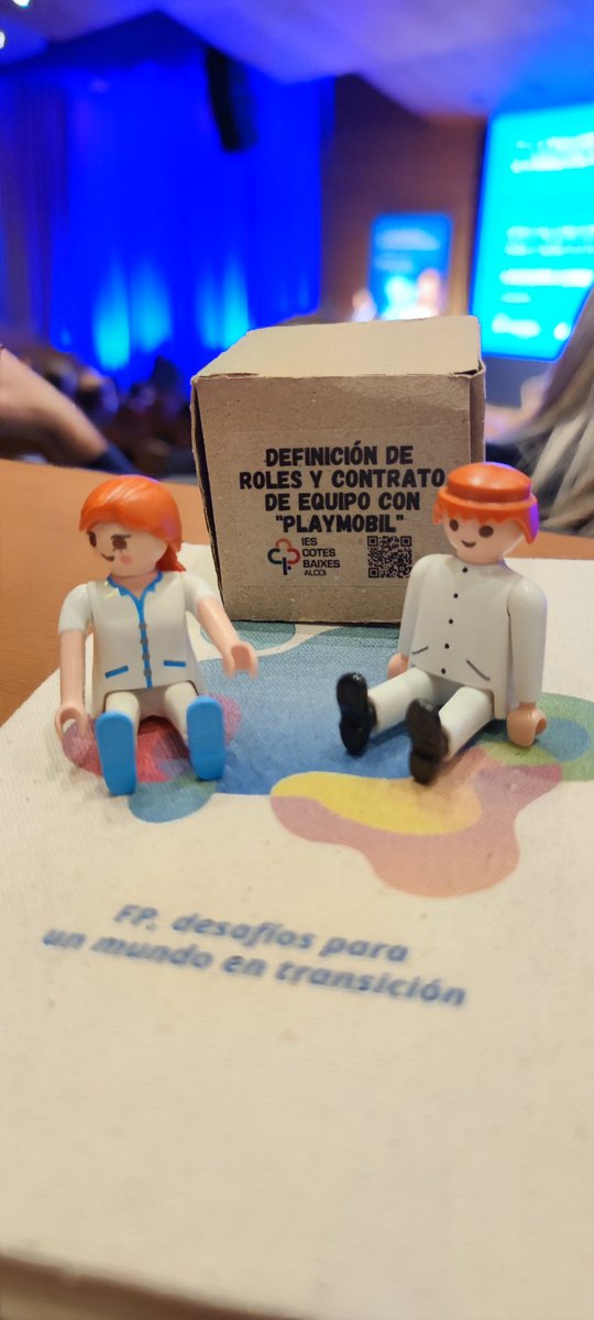 Aprendiendo nuevas metodologías y Design Thinking de la mano de <a href="/RiberSalva/">Salvador Garcia</a> <a href="/MarketTeacher/">Juan Antº</a>  #7CongresoFP #innovacion #maker