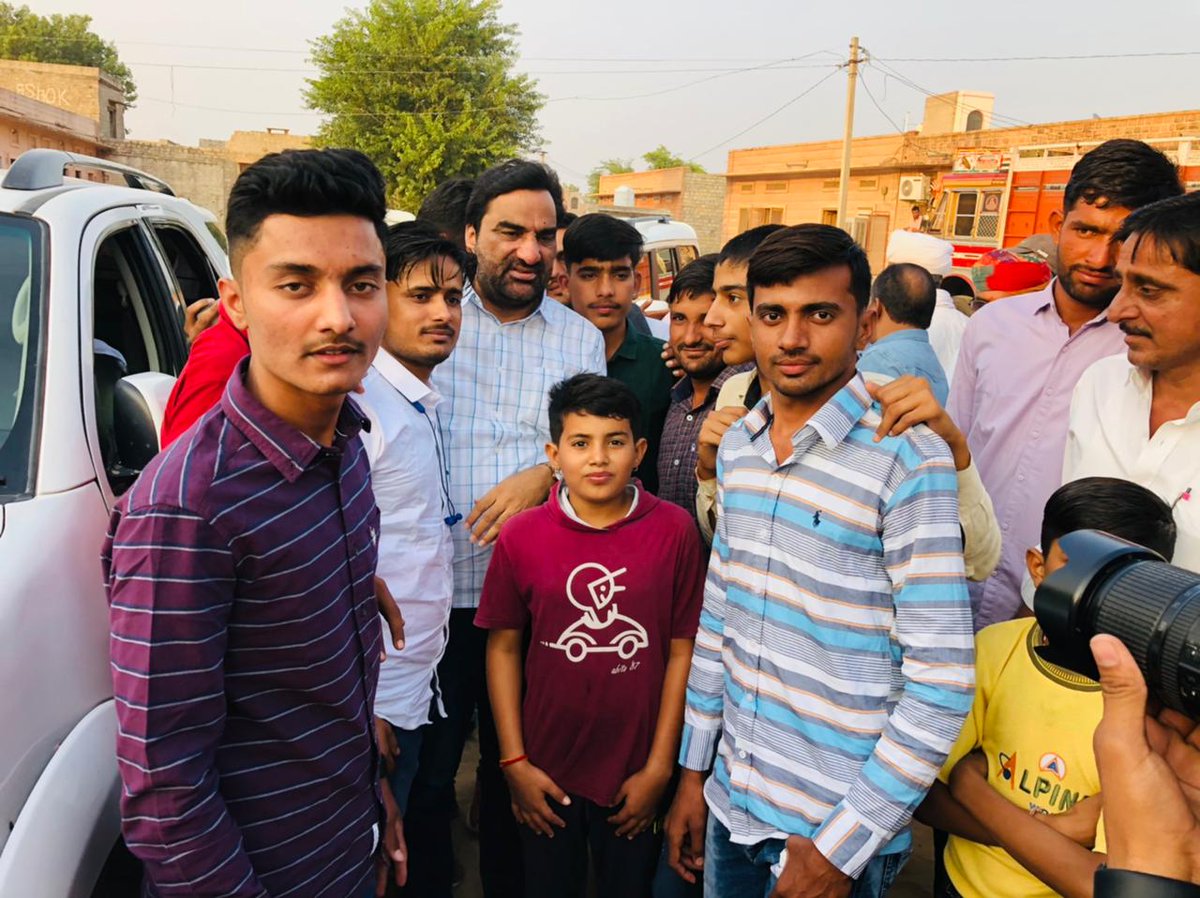 hanumanbeniwal's tweet photo. आज जोधपुर जिले के चाडी ग्राम में स्थानीय लोगो से मुलाकात के छाया चित्र ! https://t.co/f8tgTHlJwx