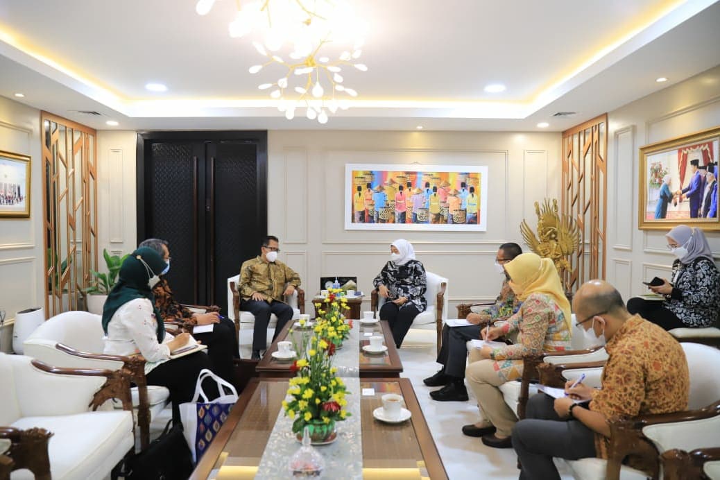 Siang ini saya menerima Dubes LBBP Bandar Seri Begawan Dr. Sujatmiko untuk membahas tindaklanjut penempatan tenaga terampil Indonesia di Brunei serta perlindungan PMI, termasuk penyelesaian Nota Kesepahaman Indonesia - Brunei terkait Penempatan dan Perlindungan Pekerja Indonesia