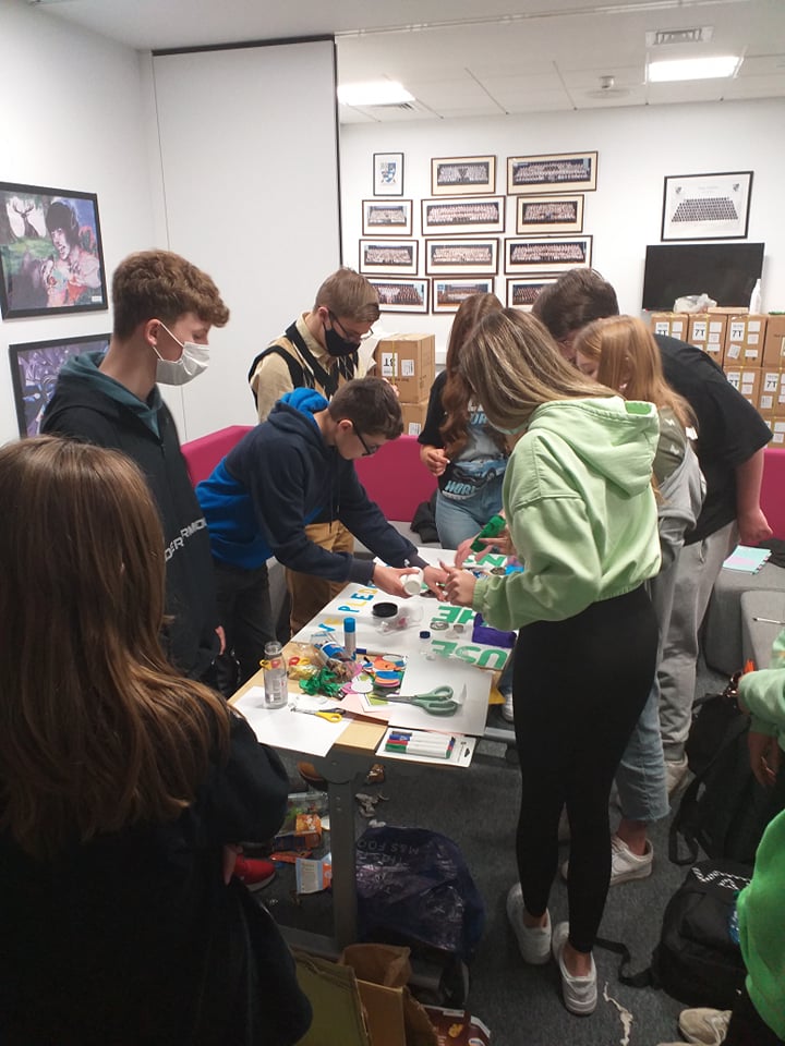 CLDenise27's tweet photo. As part of #nationalyouthworkweek the North Coast held discussions and activities around climate change @LargsAcademy with a pledge to recycle.  Well done to all who took part 😃 https://t.co/E6T9oxkLiC