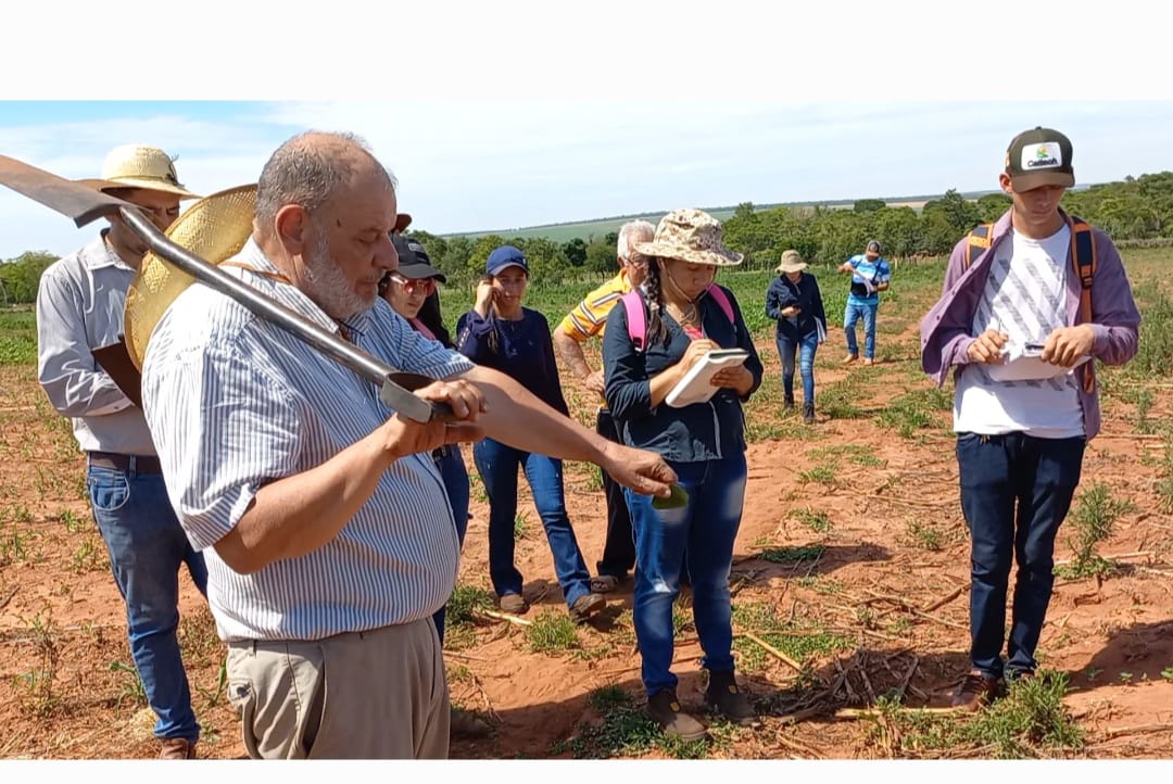 agronortecoop's tweet photo. Práctica de extracción de suelo para análisis laboratorial con los técnicos de la Cooperativa asesorado por el Ing. Oskar Diskel @cgaleanoperrone @ayalagimenez @INCOOPY @magparaguay @psoriamelo https://t.co/ZzjVUyarHk