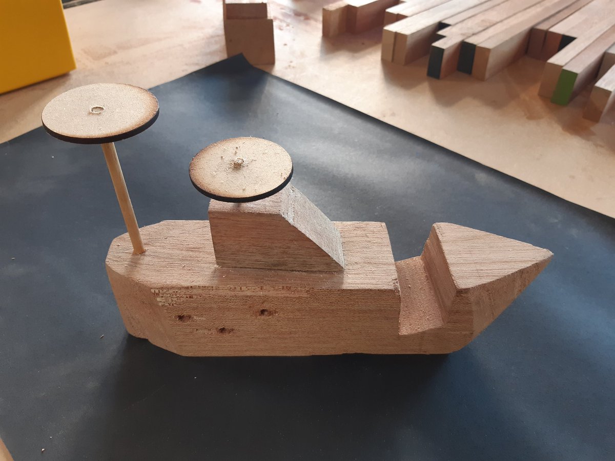 DTWymondhamHigh's tweet photo. @WyHighAcademy Yr7 Tech club, practising new skills! https://t.co/G4BlBm6o4N