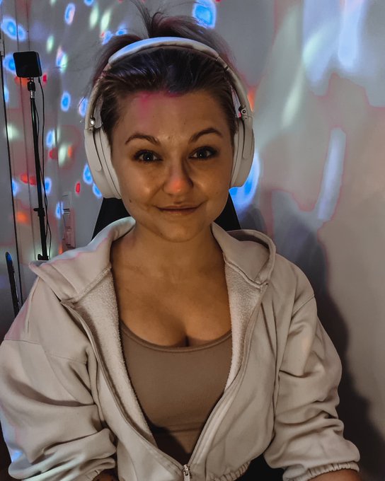 Have a nice weekend! I'll be live tomorrow/Saturday from ca.21:00 with @CallofDuty #sponsored  https://t<a href="/tag/sponsored"class="tags"><span>#sponsored</span></a>