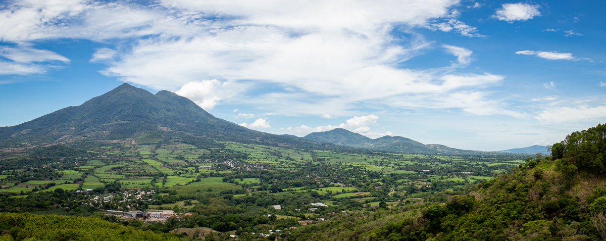 roxanajaimez's tweet photo. Agradecida con Dios 🙏 por un día más de vida, ver esta hermosa postal #ElValleDeJiboa y al fondo nuestro imponente #Chinchontepec.

Desde la capital de la cumbia #SanVicente les deseo un viernes de buenas vibras y que Dios les bendiga en todo momento.🙏🤗 https://t.co/ziD6IWvOFu