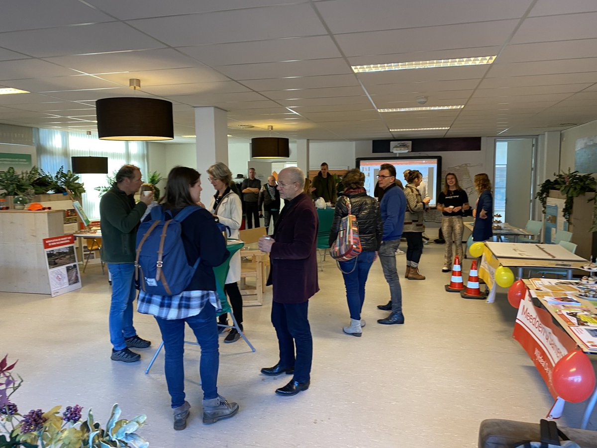 mvdh050's tweet photo. Vanochtend mooie bijeenkomst in De Wijert: bewoners en bezoekers verteld over deze bijzondere wijk. @letsgro050 #wijkvernieuwing #dewijert @Erfgoed050 @RCE_erfgoed https://t.co/pjU3EUYW6w