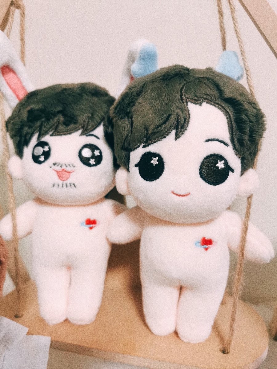 selynebb's tweet photo. เจ้าส้มหลงหลง หลงไป๋อวกาศ มังกรจูกระต่ายไป๋ กับพี่อู๋เสียมาถึงแล้ว~ คุณแม่ค้าแพ็คมาอย่างดีเหมือนเคย ถึงบ้านปลอดภัยทุกคนเลย😆 #vavareview https://t.co/XxBL4w47WR
