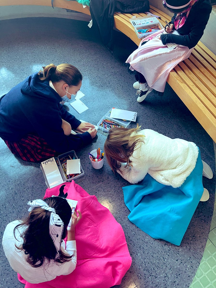 mmfshults's tweet photo. What FUN working with our community buddies this morning and making gratitude cards for our Veterans 💙🇺🇸♥️ @gsesdallas #1FGSES https://t.co/ZzI7p6bBHd